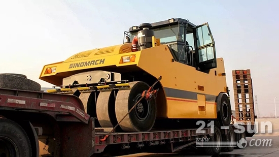 踐行“一帶一路” 國機(jī)重工大噸位壓路機(jī)發(fā)車非(圖1)